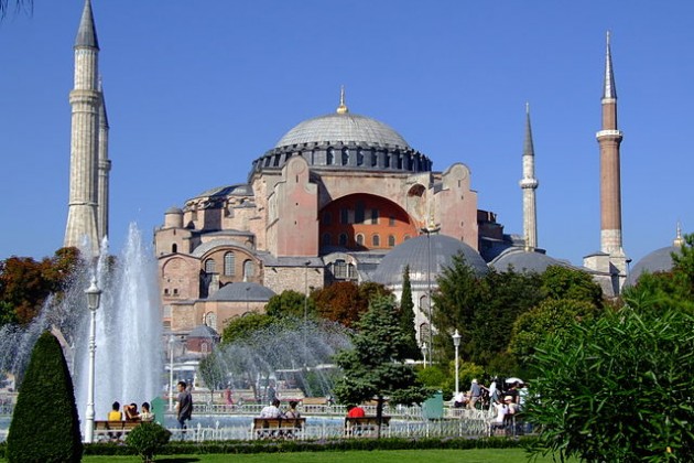 640px-Hagia_Sophia_(5_Aug_2008)