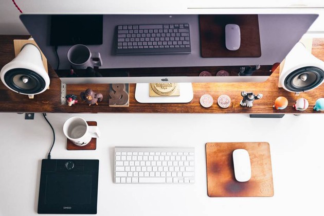 photo-imac-workplace-desk-keyboard